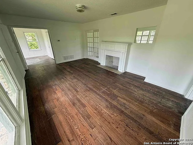 703 Alexander Hamilton Dr — Photo 4