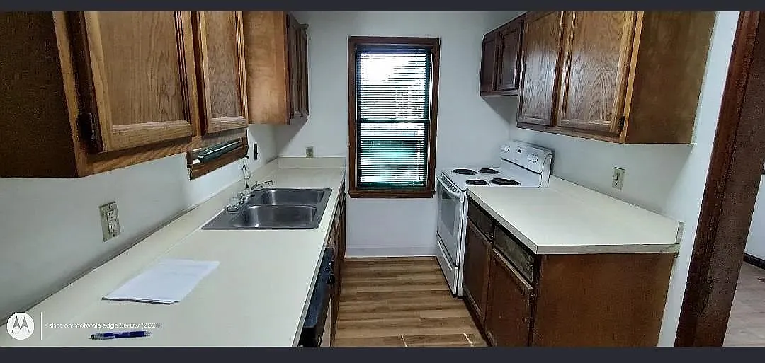 3 bed, 1.0 bath, 1300 sqft, $1,750 — Photo 3