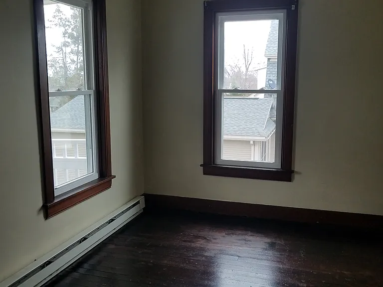 402 E King St — Photo 12