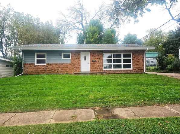 1915 11th Ave, Marion, IA 52302