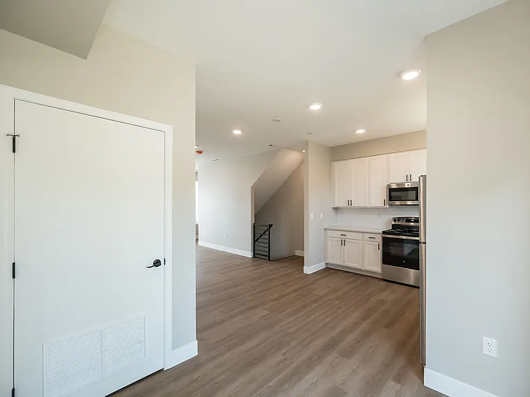 2182 Forest Ave — Photo 6