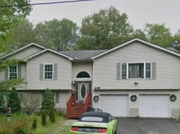 1112 Trapper Ln, Pocono Summit, PA 18346