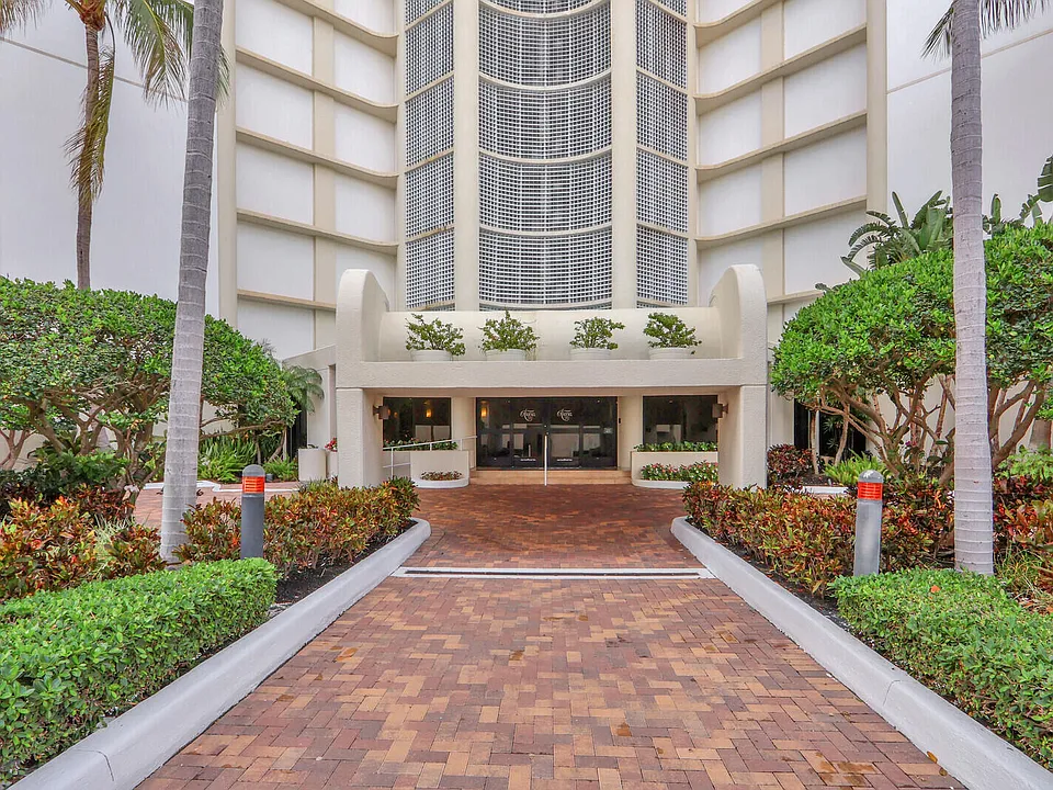 3000 N Ocean Dr #7H
