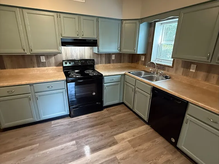 Castle Terrace Apartments — Photo 4