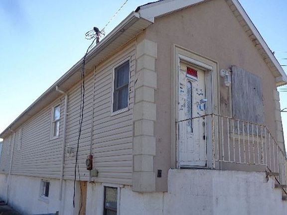 2nd image of 576 Quincy Ave