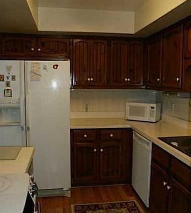 2nd image of 311 Worthington Sq