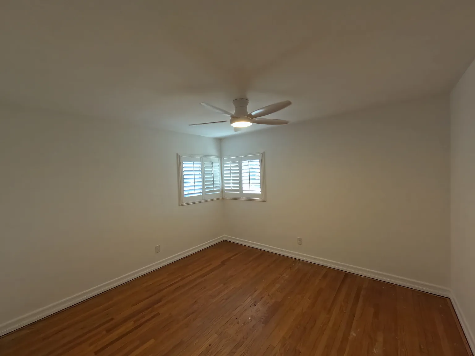 255 W La Verne Ave — Photo 2