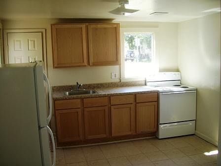 2nd image of 833 Delachaise St