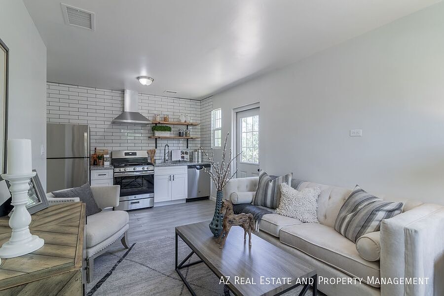 1st image of 1649 E Oak St APT 1