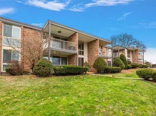 4047 W Maple Rd APT 201, Bloomfield Hills, MI 48301
