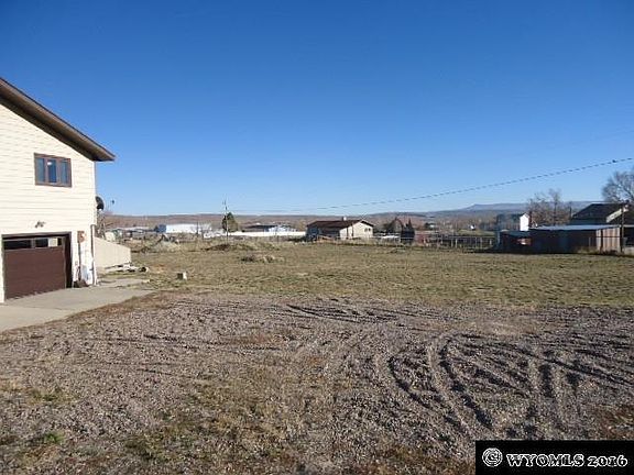 4th image of 594 Meadow Dr