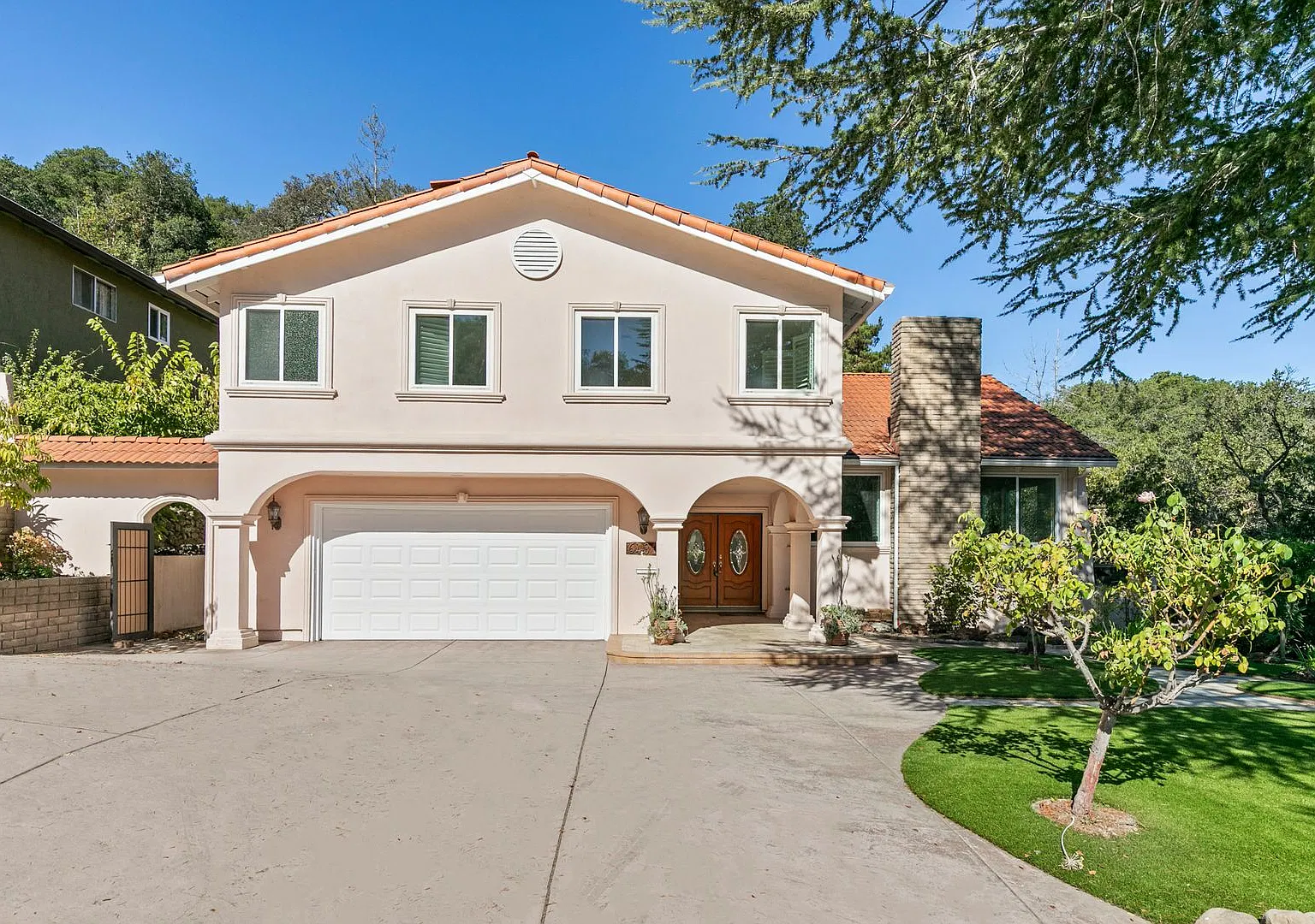 Beautifully Updated Home with Spacious Interiors, Elegant Finishes & Exceptional Outdoor Living! — Photo 3