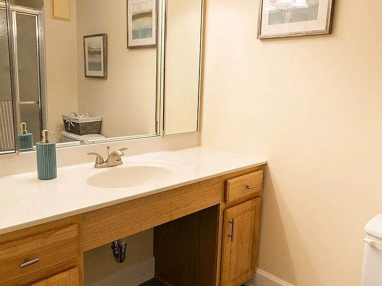 Ivy Hall Apartments — Photo 25