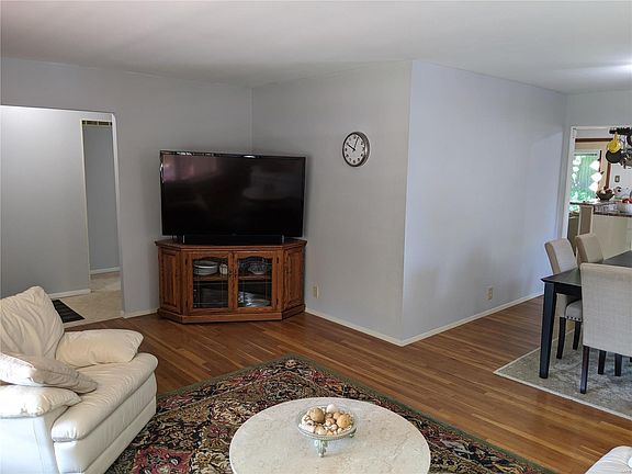 4th image of 2905 Churchill Dr