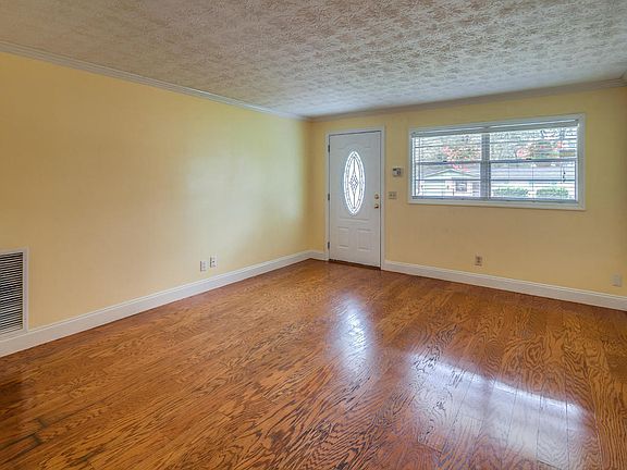 3rd image of 413 Capricorn Ln