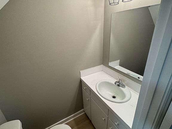 3rd image of 123 Aqua Ct