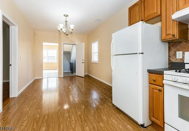182 Pierre Ave — Photo 3