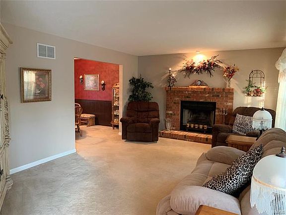 3rd image of 816 Cedar Valley Dr