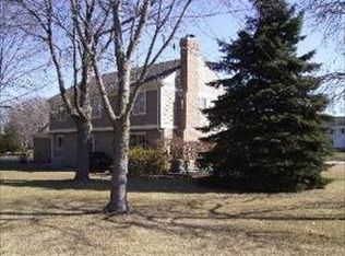 7423 Inverway Dr, Crystal Lake, IL 60014