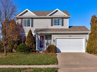 725 SE Ashton Ct, Waukee, IA 50263