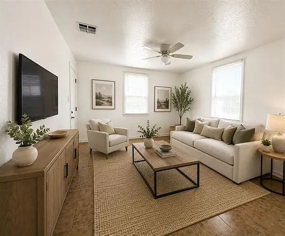 1010 Lesan Dr — Photo 2