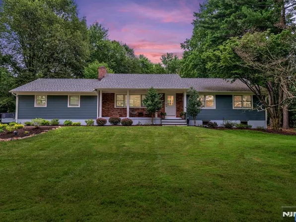 175 Airmont Ave, Mahwah, NJ 07430