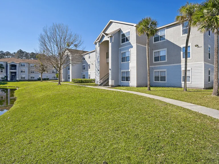 Grande Court Apartments — Photo 19
