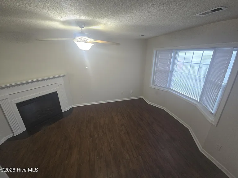 2325 Vineyard Dr #C4 — Photo 10