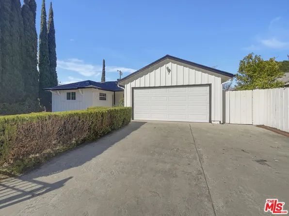 15931 Harvest St, Granada Hills, CA 91344