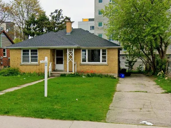 293 Albert St, Waterloo, ON N2L 3T9