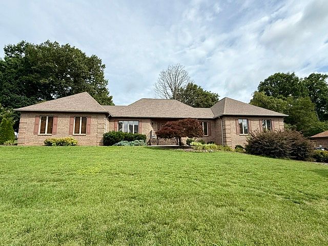 1st image of 590 Wedgwood Dr