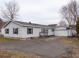 407 E Muskegon St NE, Cedar Springs, MI 49319
