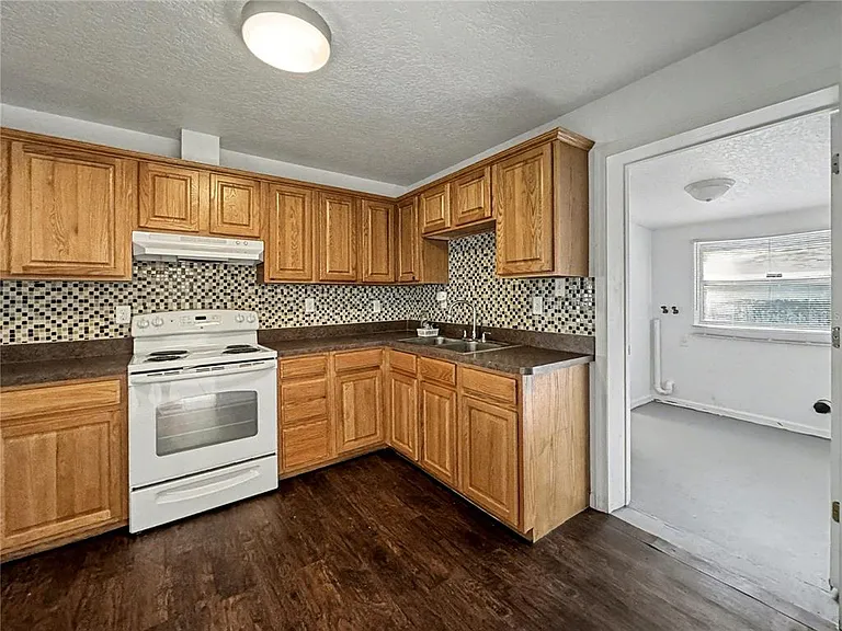 612 Kensington St — Photo 9