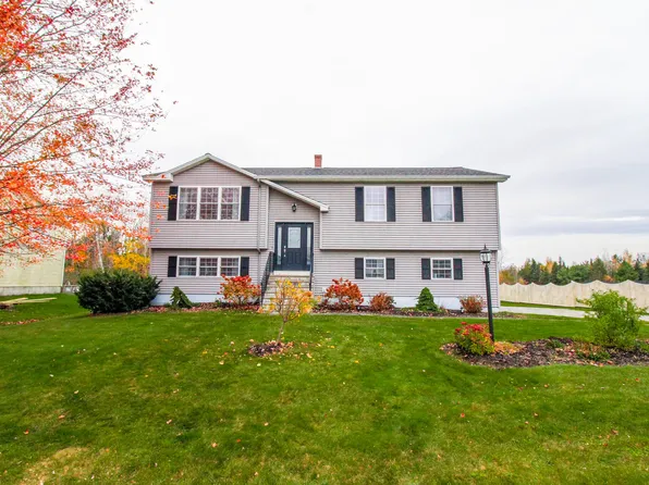 17 Charles Street, Hampden, ME 04444