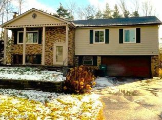 9380 Bennett Lake Rd, Fenton, MI 48430