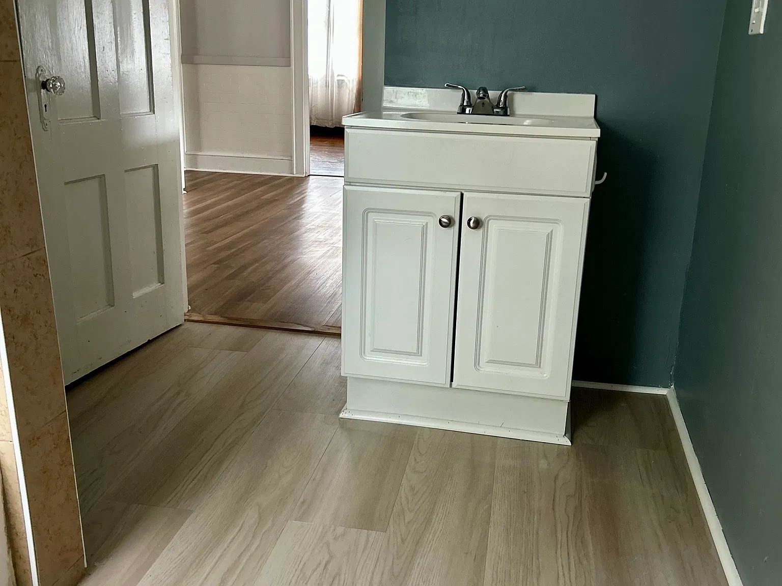 2 bed, 1.0 bath, 3201 sqft, $1,650 — Photo 2