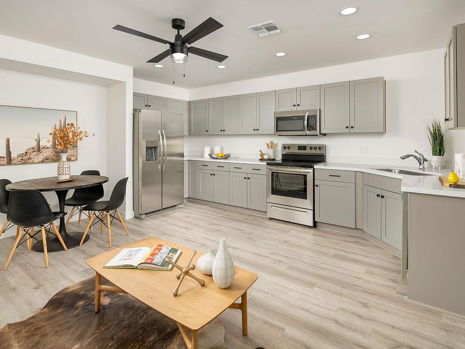 2 Bed / 2 Bath 904 sqft