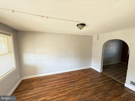 3rd image of 1523 Elrino St