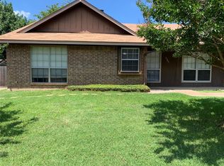 2911 Timothy Ln, Euless, TX 76039