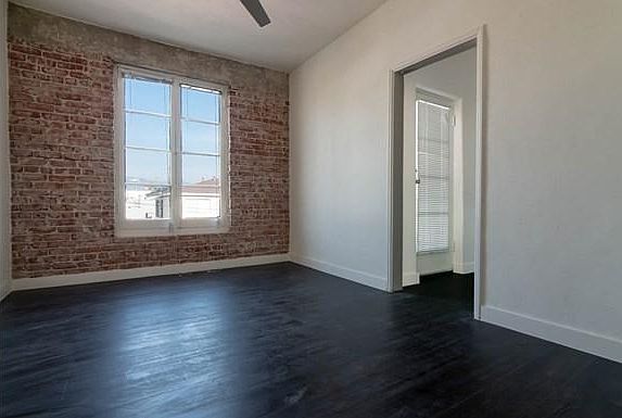 3rd image of 933-939 N Ardmore Ave #2B-1Ba