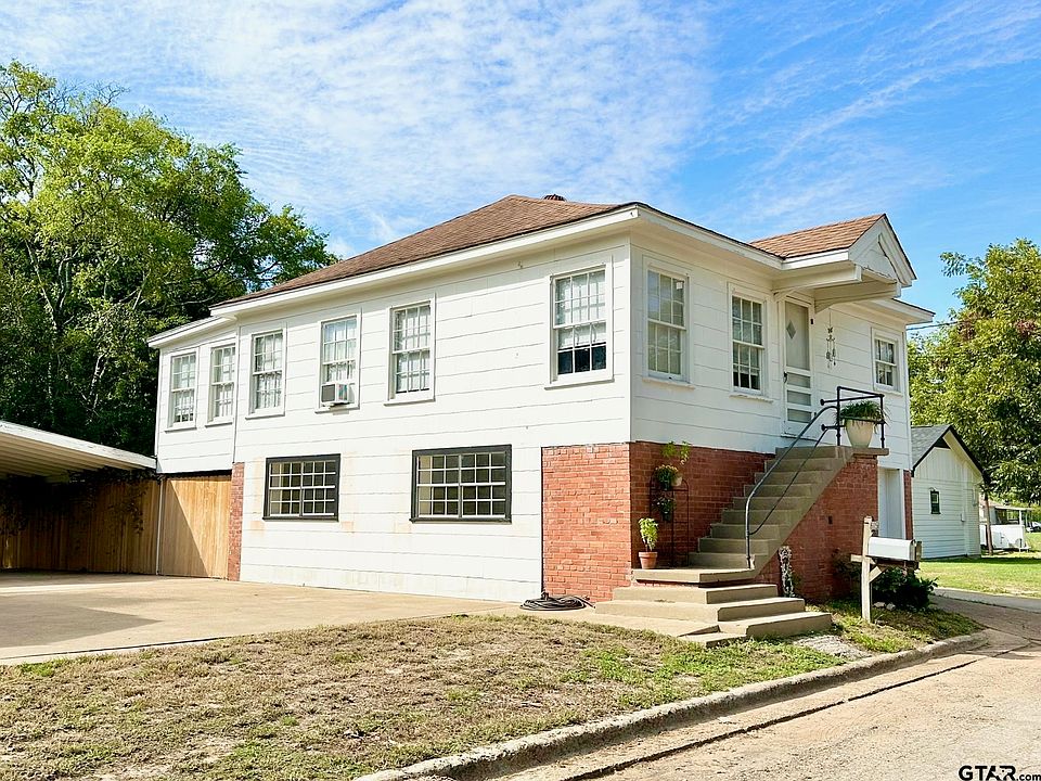 1st image of 605 E Runnels Ave