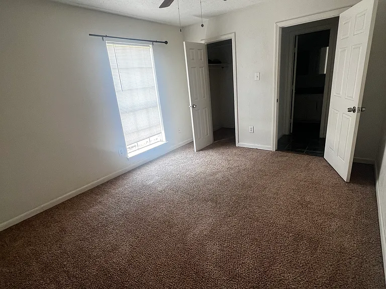 525 Spring Dr — Photo 16