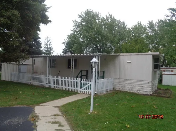 1449 Pleasant St, Burlington, WI 53105