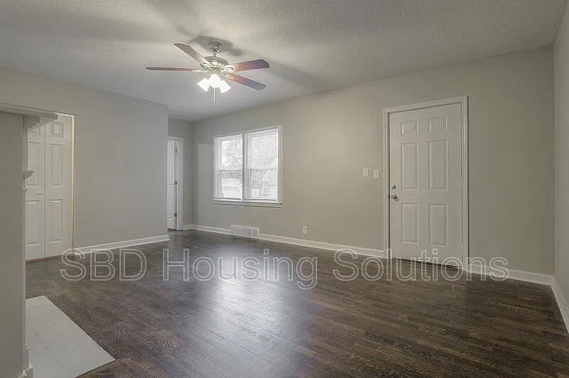 3 bed, 1.0 bath, $1,375 — Photo 2