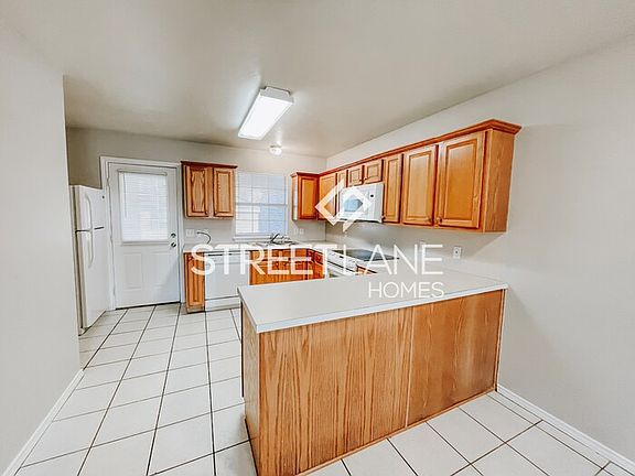 3rd image of 3730 Steeplechase Dr