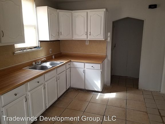 5th image of 16126 Birwood St