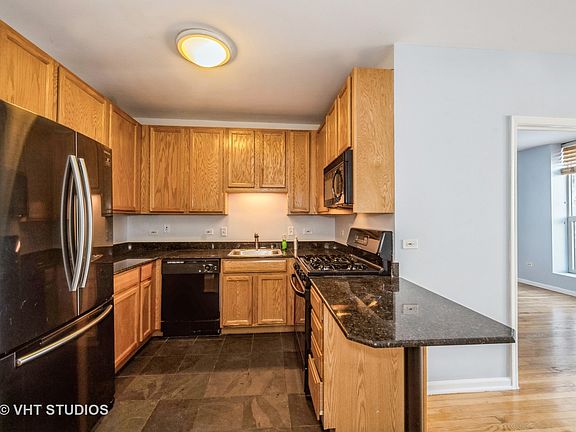 5th image of 645 N Kingsbury St APT 807