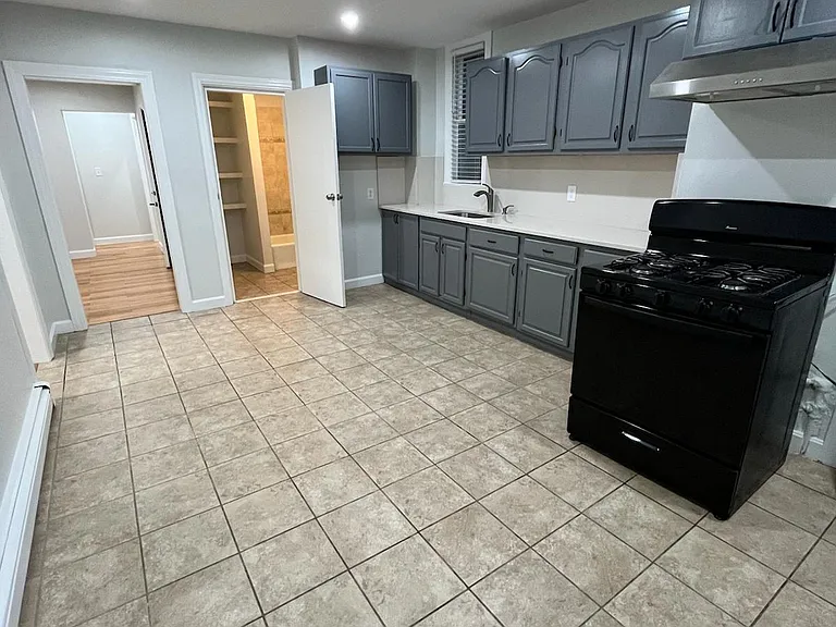 198 Chelsea St #3 — Photo 8