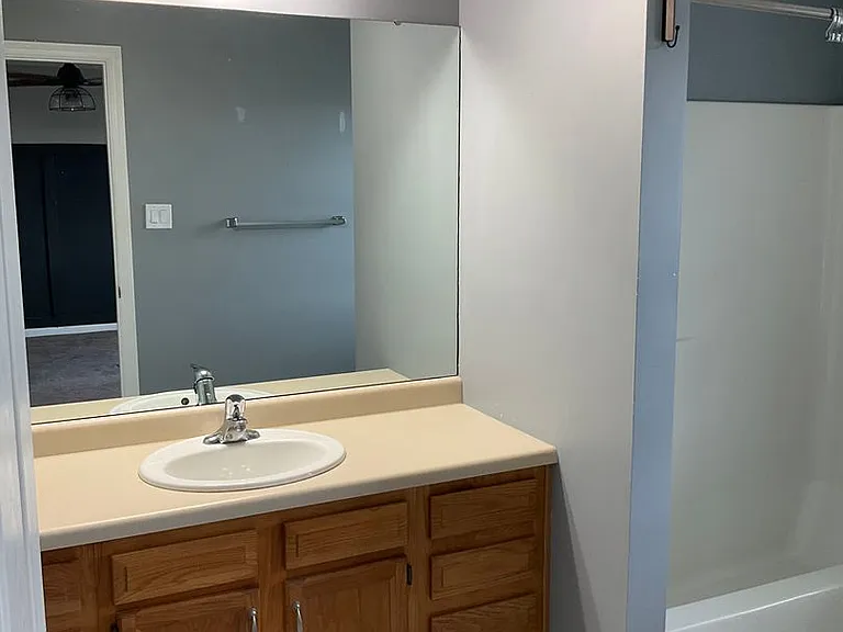 1049 Royal Dr — Photo 30