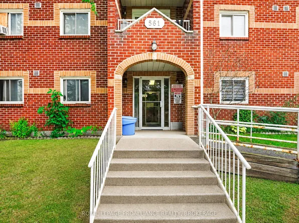 561 Armstrong Rd #210, Kingston, ON K7M 8J9